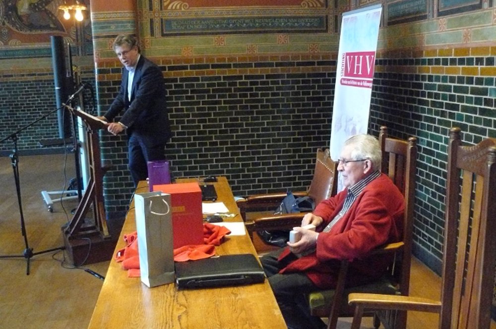 Lodewijk de Waal spreekt zijn voorganger Jaap van der Linden toe