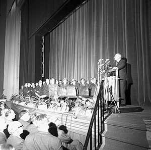 Joop den Uyl kondigt op 17 december 1965 de sluiting van de mijnen aan